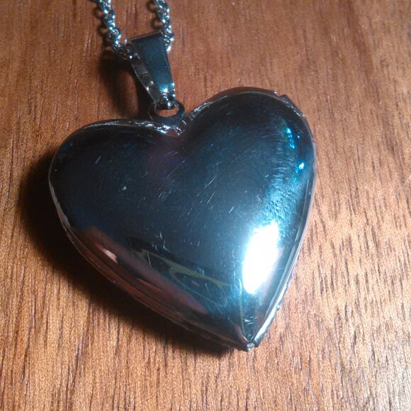 Openable Heart Stainless Steel Pendant Necklace - Picture 6 of 15
